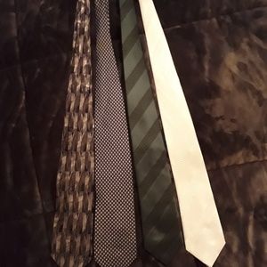 Men's tie bundle of four ties!